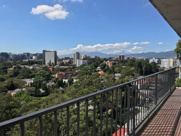 Pent House en Venta en Zona 10 Guatemala - Image 1