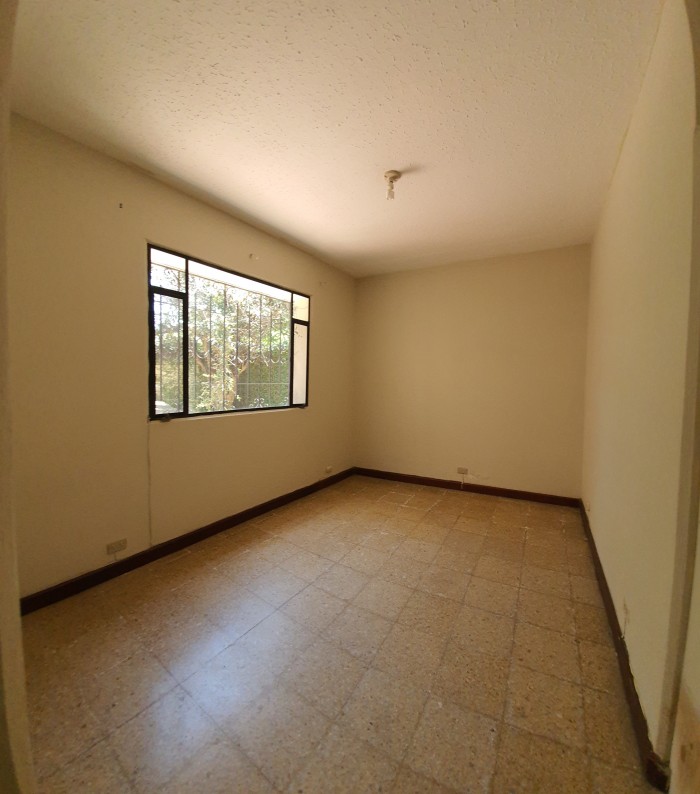 Casa en renta con uso suelo comercial zona 14 - Image 5