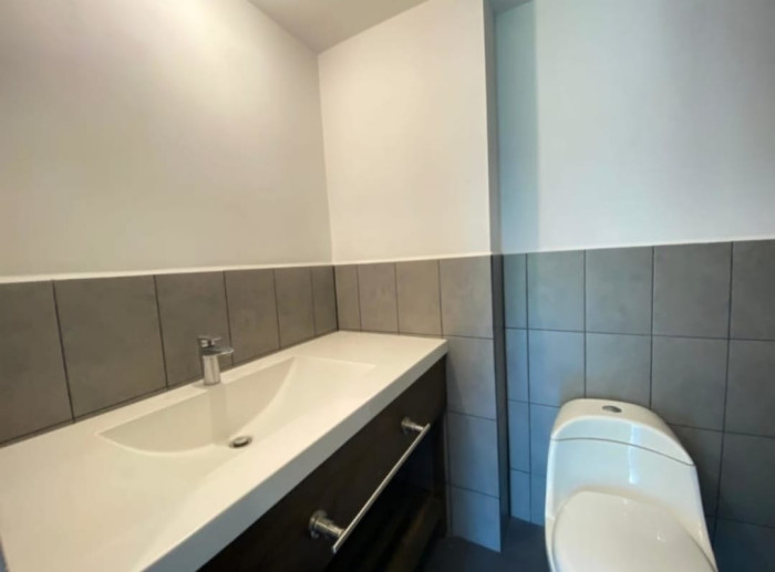 VENDO APARTAMENTO EN MARISCAL UNO UNO ZONA 11 - Image 2