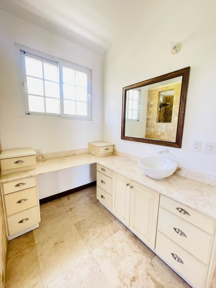 RESIDENCIA EN #VENTA EN ZONA EXCLUSIVA - 4
