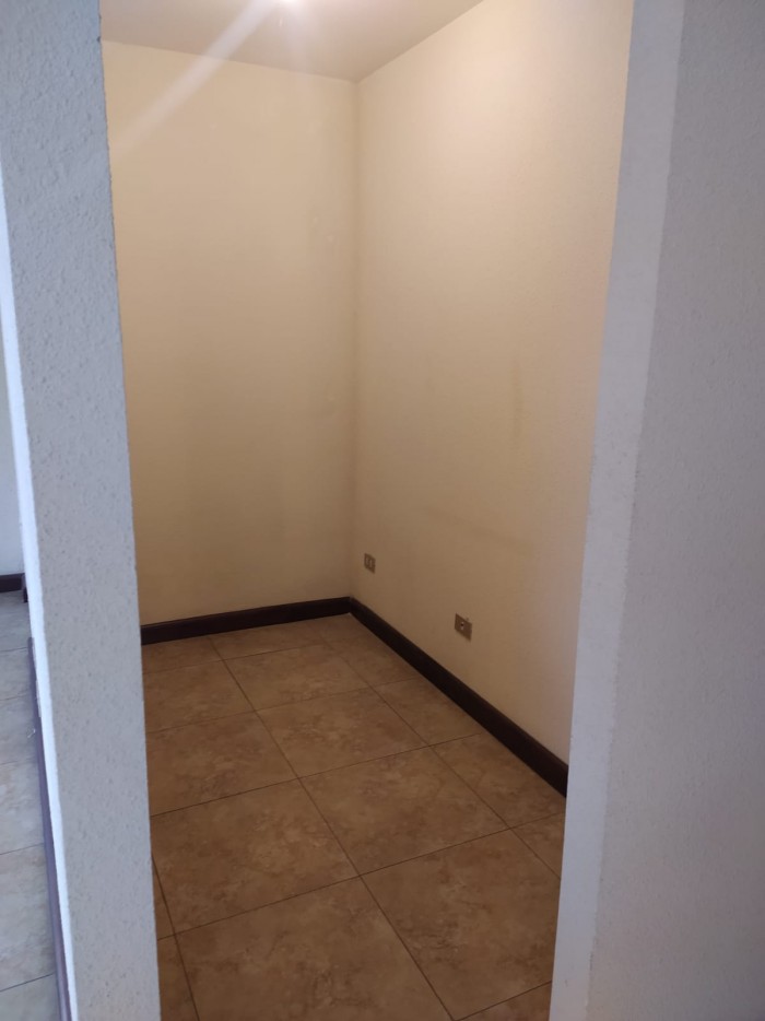 Rento amplio apartamento en buena ubicación zona 10. — foto 3