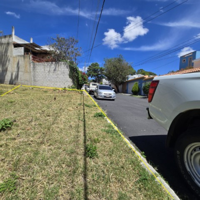 Terreno de Esquina en Venta Pinares de San Cristóbal - Image 3