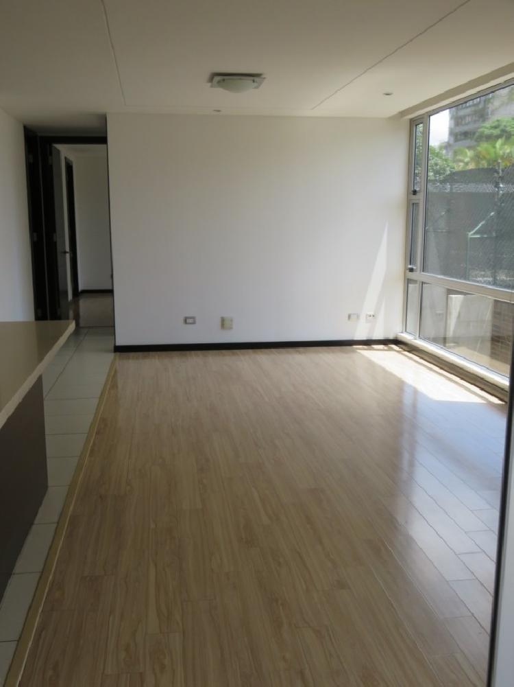 Rento lindo apartamento en zona 14.