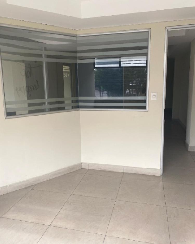LOCAL COMERCIAL EN VENTA / RENTA EN ZONA 9 - 10