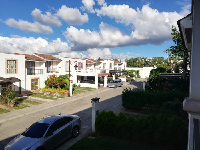 Casa En Venta En Alameda de Santa Clara Villa Nueva