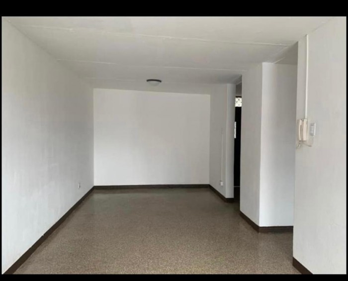 ZONA 5. VENDO CASA EN JARDINES DE LA ASUNCIÓN — foto 3