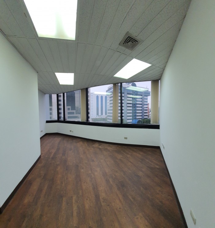 Rento Oficina de 154 m2 en Zona Viva Zona 10 - Miniatura 7