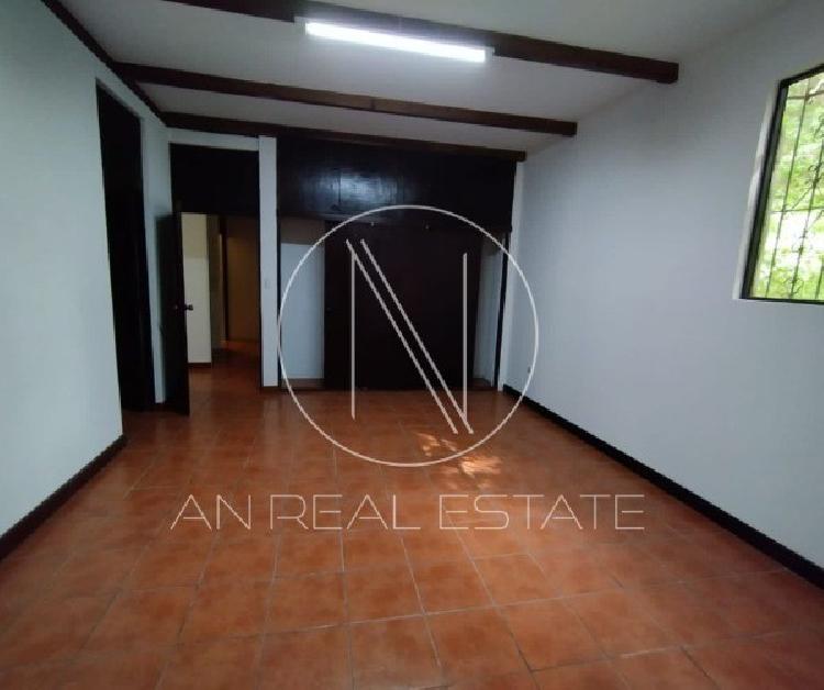 CASA EN RENTA EN EL ENCINAL, ZONA 7 DE MIXCO