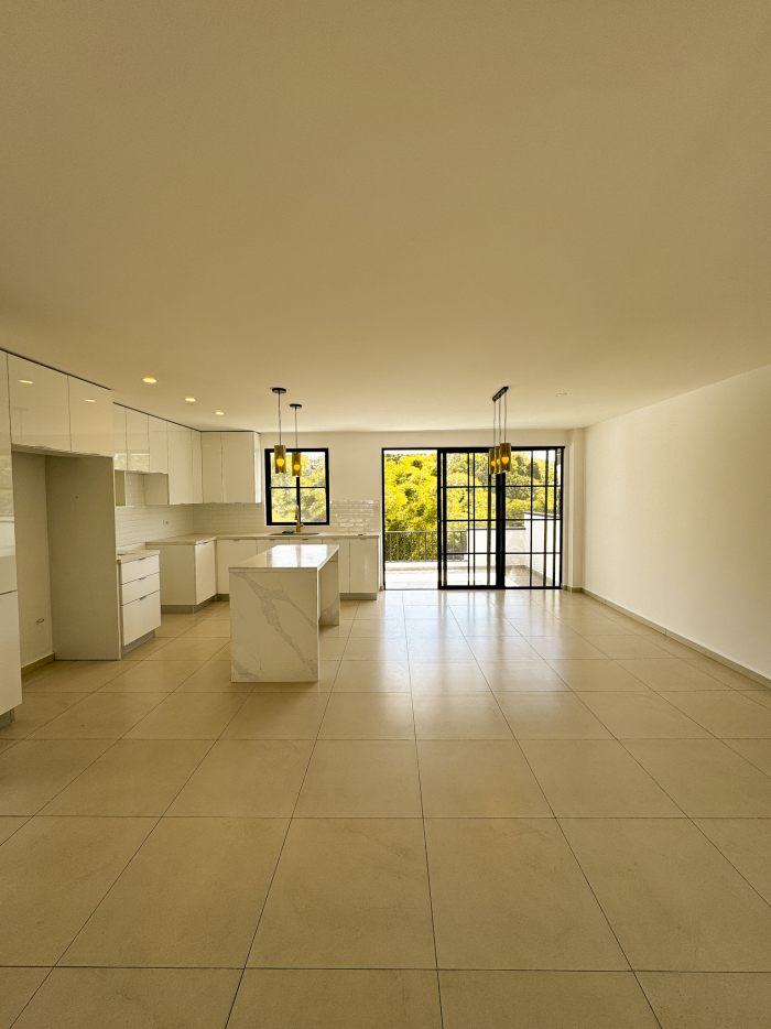 Casa con amplio jardín en venta o alquiler Res Antibes - 2
