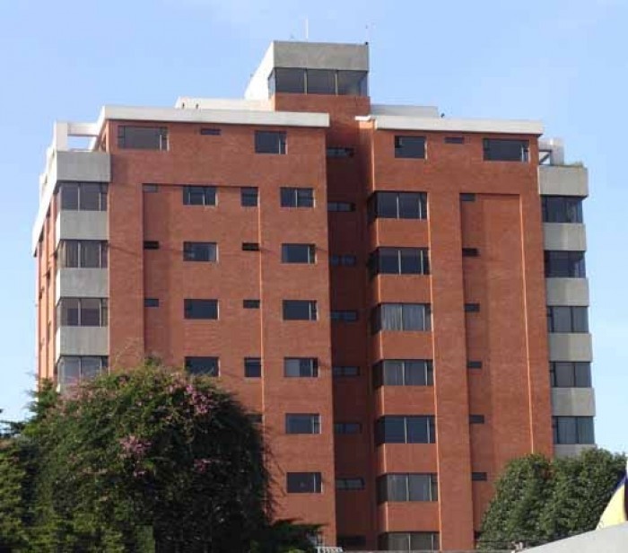 Apartamento amueblado en zona 10 Guatemala - Image 5