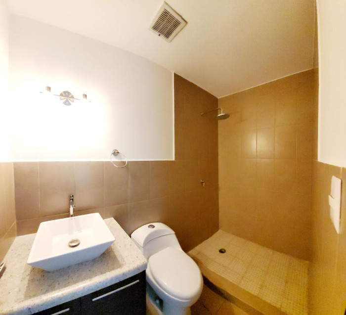 Apartamento de 2 niveles en Renta en zona 11 - 11