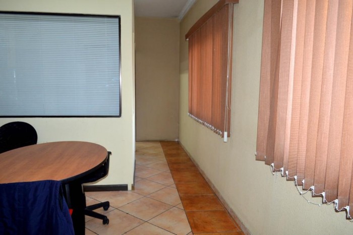 Venta de Ofibodega dentro de Empresarial  zona 4 Mixco - Miniatura 15
