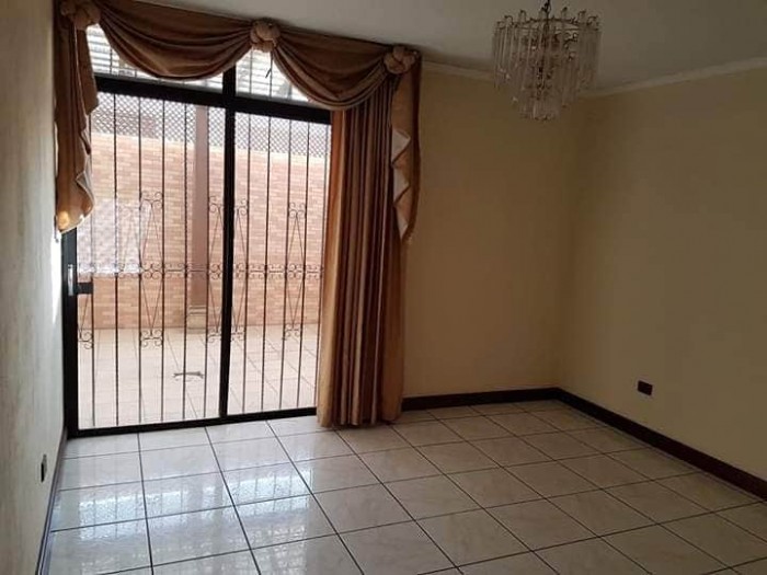 Casa en venta en Cañadas de Mariscal, zona 11. - Image 3