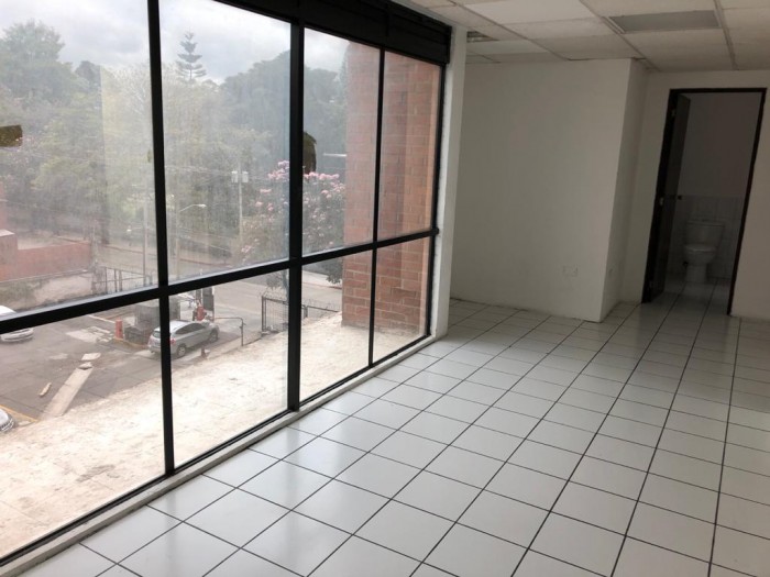 Oficina tabicada de 92 mts. en renta zona 10 Guatemala - Miniatura 6