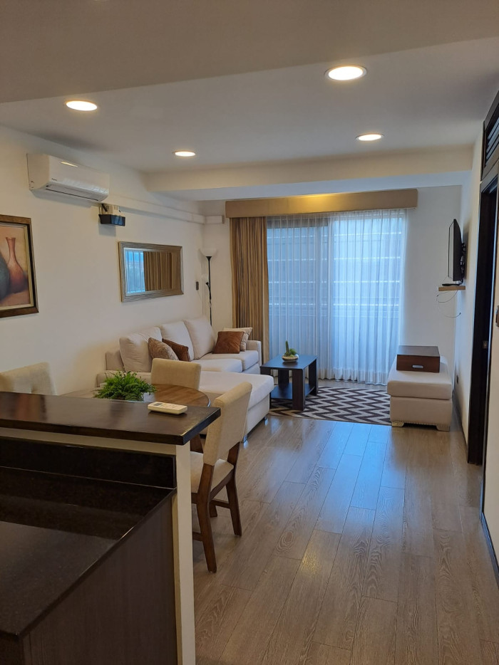 Rento Apartamento en edificio Neo Zona 10