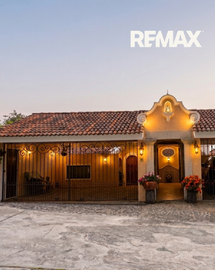 CASA ESTILO COLONIAL EN VENTA