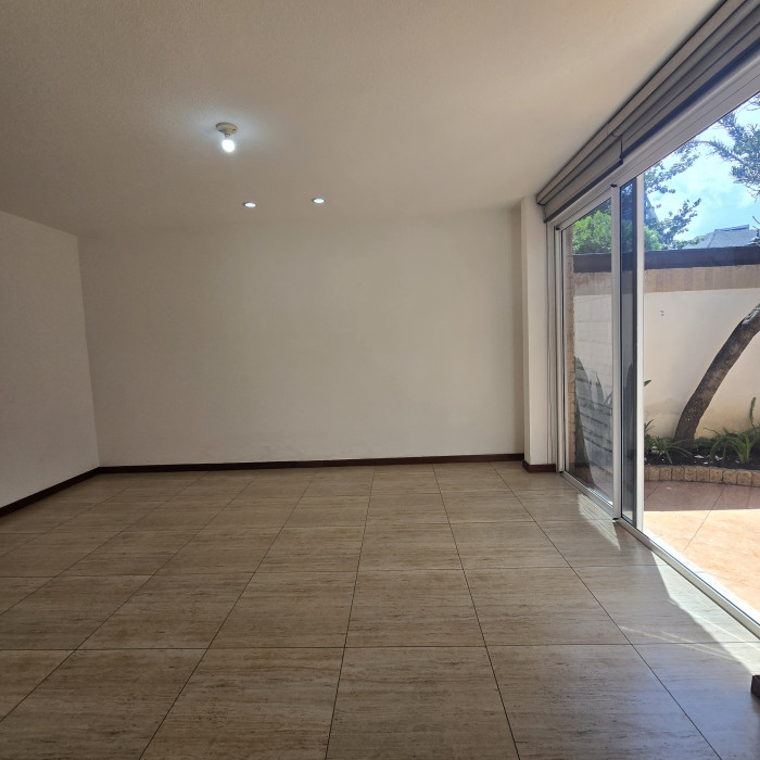 Alquiler hermosa casa en condominio en zona 10 — foto 7