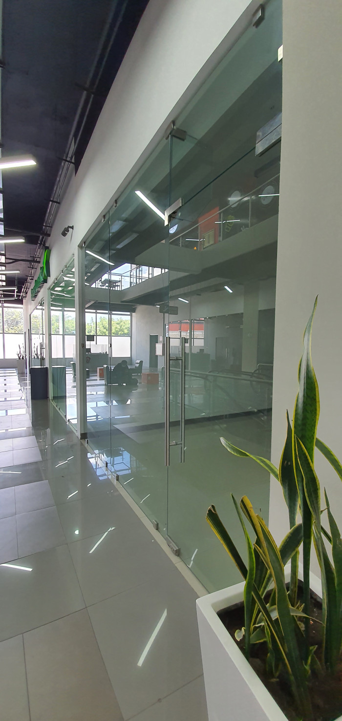 Renta local comercial en zona 7 Calzada San Juan - Miniatura 8