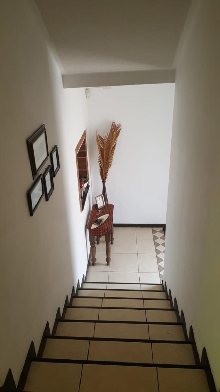 Venta de amplia casa en Rotondas de Kanajuyú zona 16. - Miniatura 8