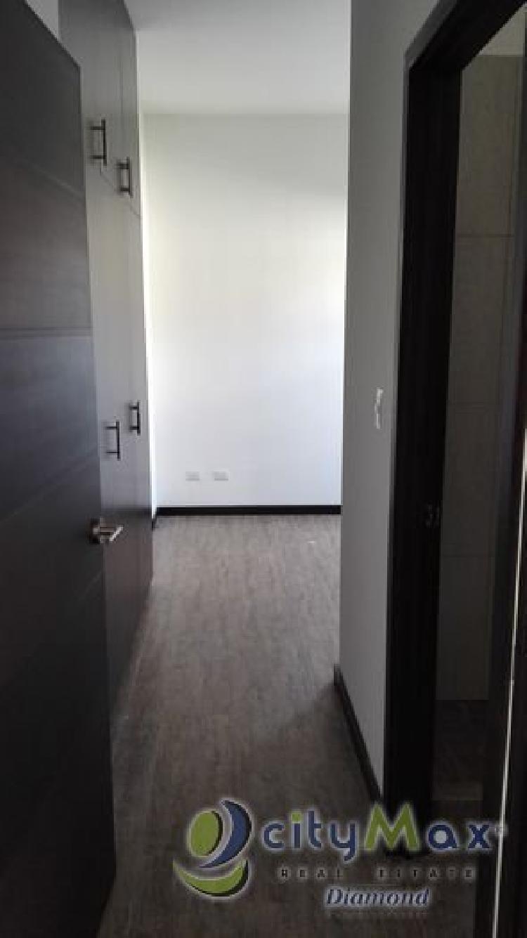 Moderno apartamento en venta nivel alto zona 15 - Image 1