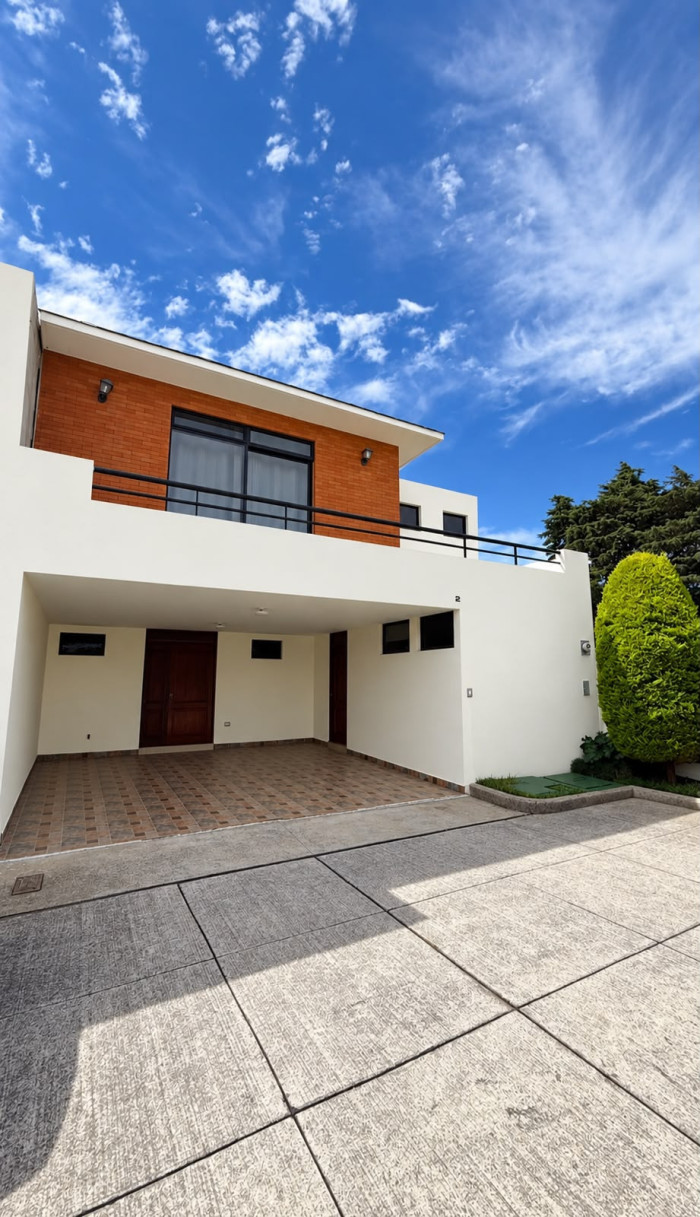 CASA EN VENTA EN BOSQUE ESCONDIDO