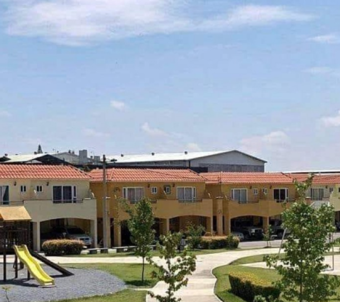 Casa en Residencial Florentina Zona 17 dos nivele - Image 2