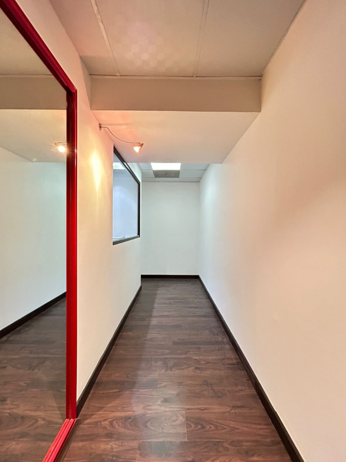 Oficina en renta en zona 14 Europlaza con acabados — foto 2