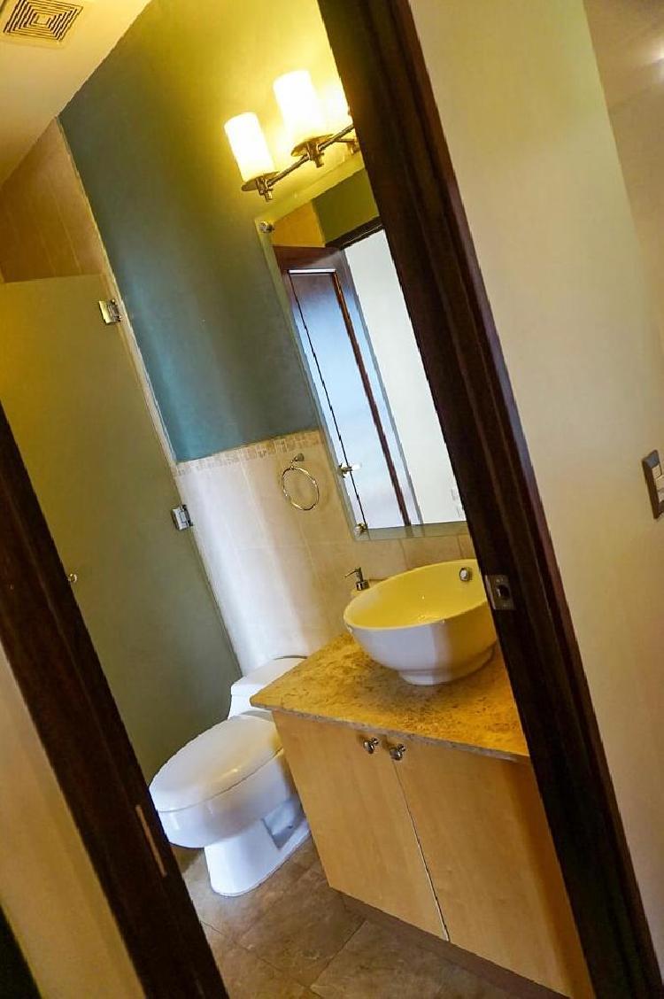 Venta de amplio apartamento, Edificio Plenum zona 14 - Miniatura 18