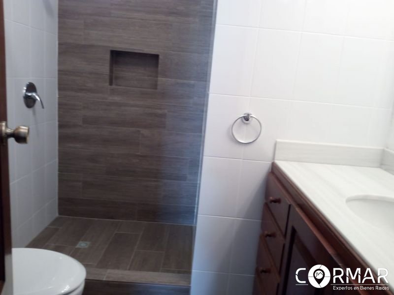 Apartamento amplio en alquiler, zona 10 - Miniatura 7