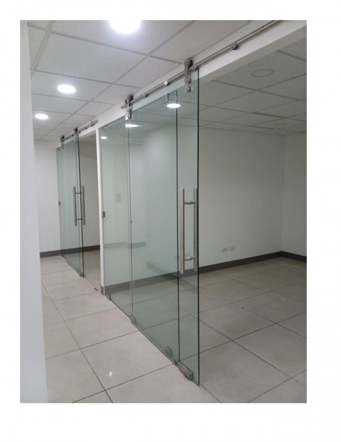 Oficina Comercial en  Renta en zona 9 Guatemala - Image 1