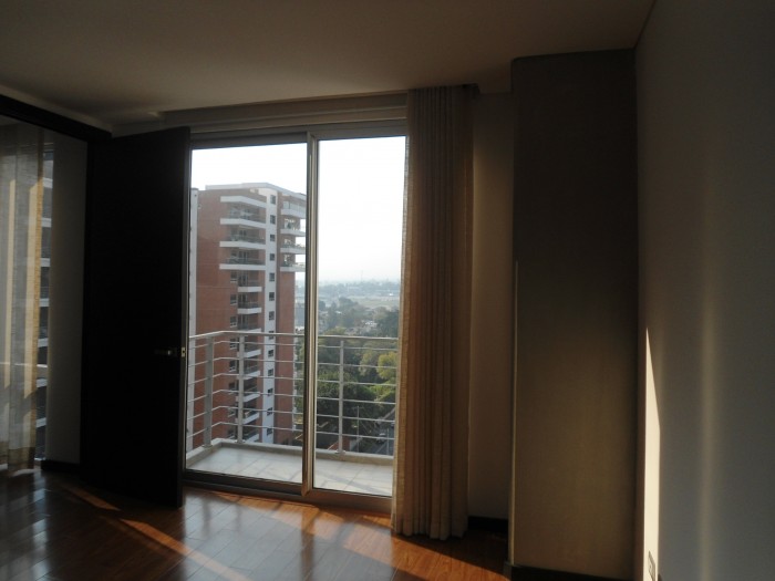 Renta Apartamento edificio zona 14 - Image 1