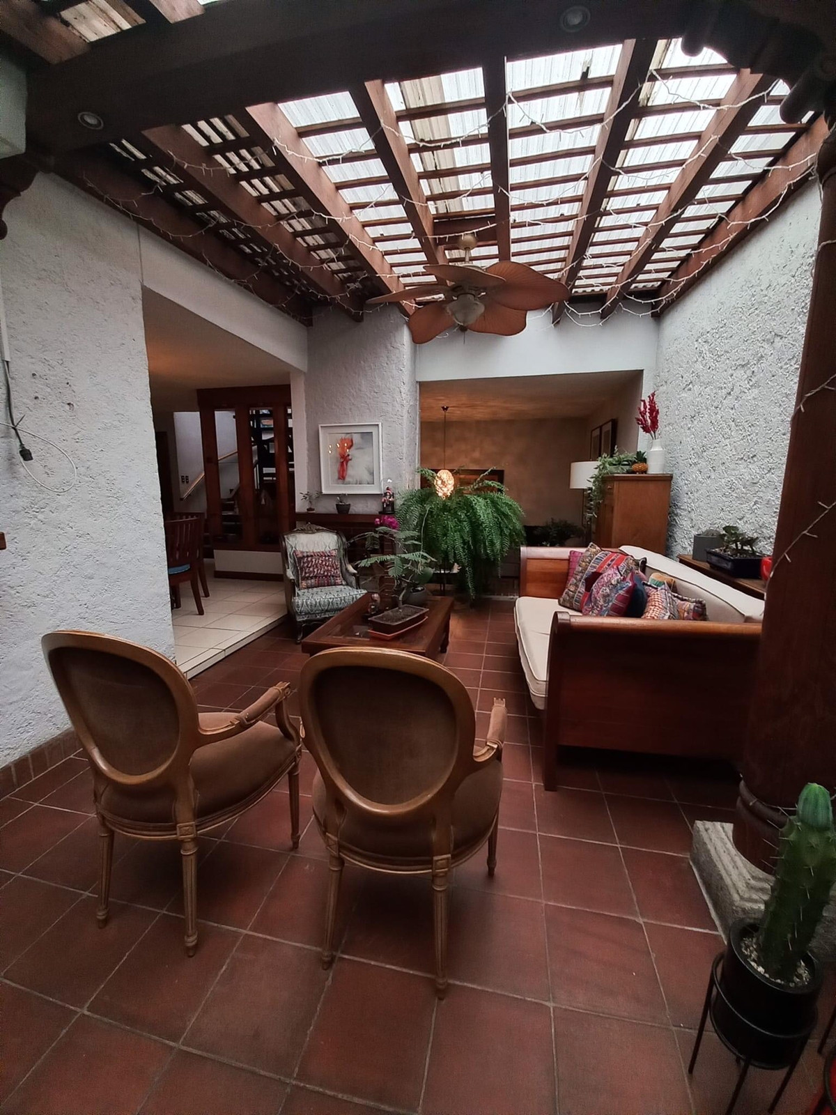 CASA AMPLIA ZONA 10 - Image 2