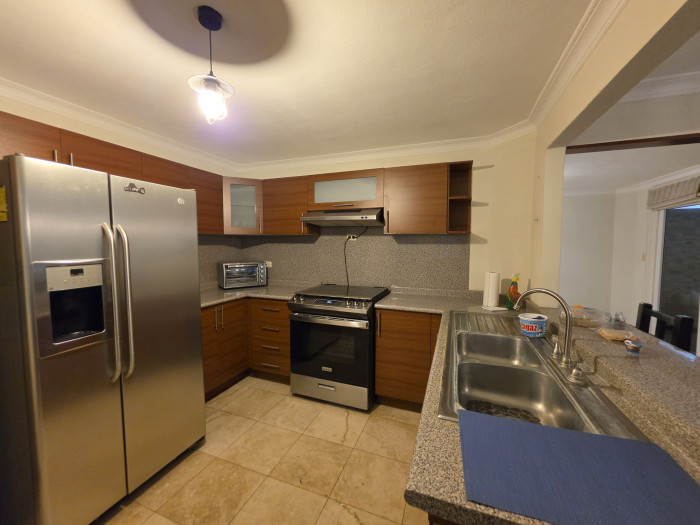 RENTO CASA SEMI AMUEBLADA EN PRADOS DE SAN CRISTOBAL — foto 3