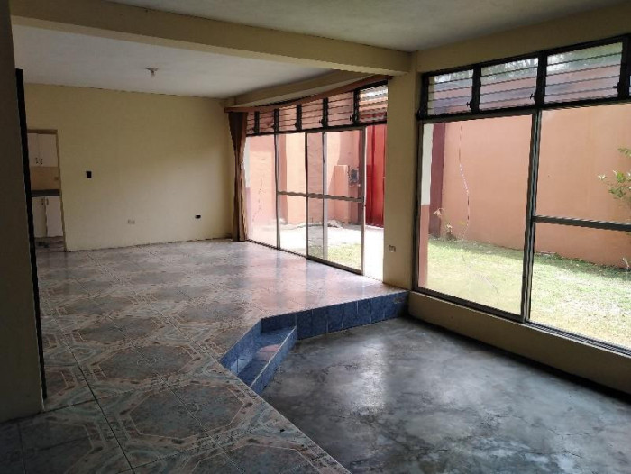 CASA EN MARISCAL, ZONA 11 - Image 1
