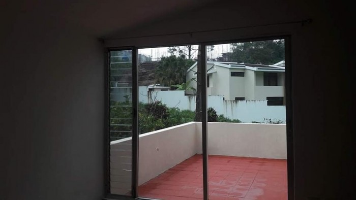 RENTO Amplia Casa en Oakland, Zona 10 - Miniatura 9
