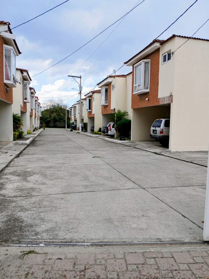 Casa en venta en Condominio Residencial Zona 7 Mixco