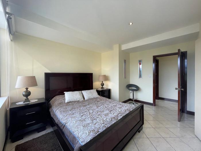 Plus Real Estate renta / vende apartamento en zona 10 — foto 6