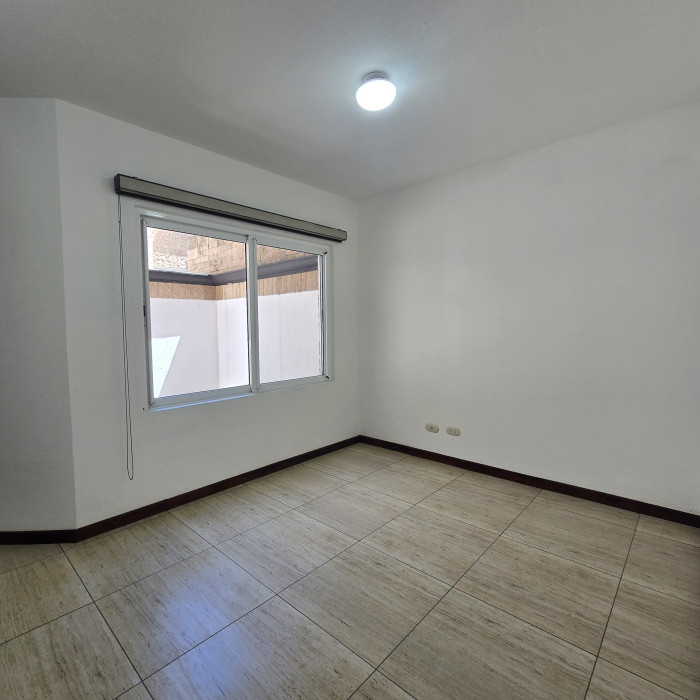 Alquiler hermosa casa en condominio en zona 10 — foto 8