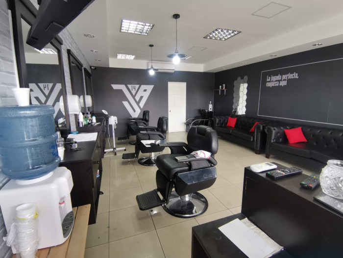 VENDO DERECHO DE BARBERÍA ZONA 16 - 3