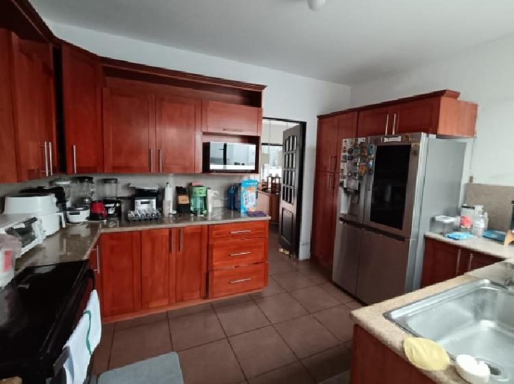 SE VENDE CASA EN CUMBRES DE SAN GASPAR ZONA 16