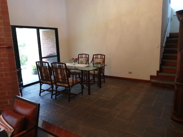 VENDO CASA EN LOS MANANTIALES