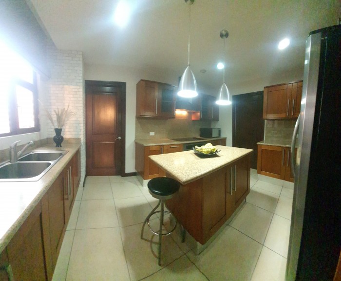 Amplio Apartamento Amueblado en Zona 14 - Miniatura 9