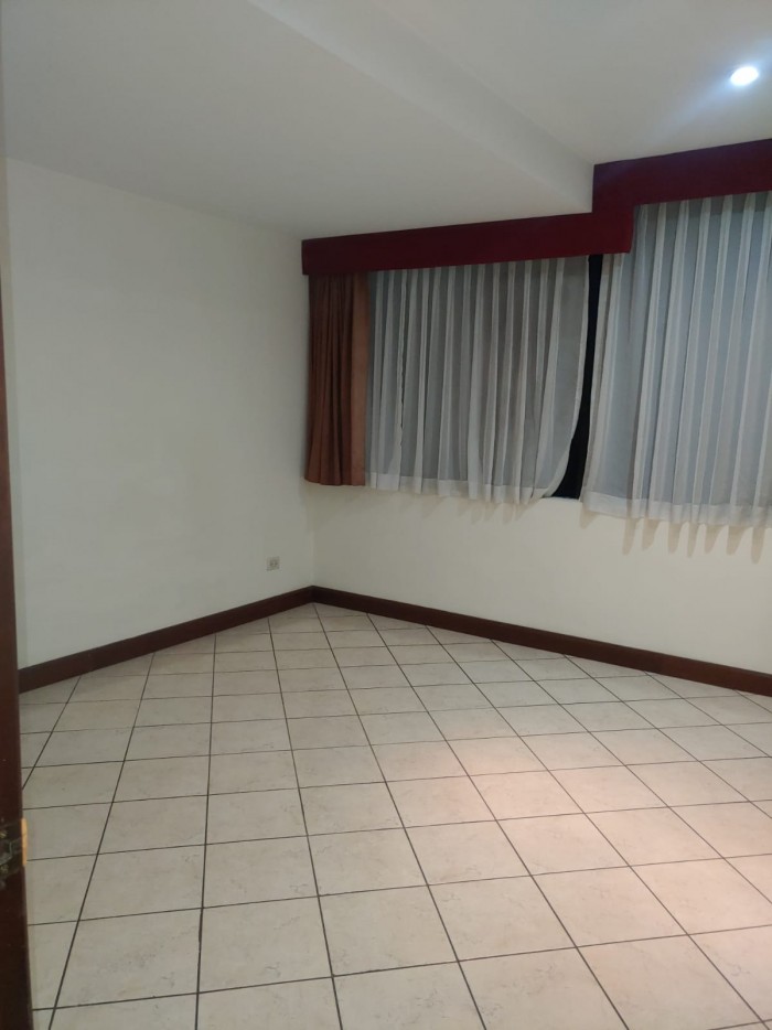 Rento apartamento amueblado en edificio de zona 10 — foto 12
