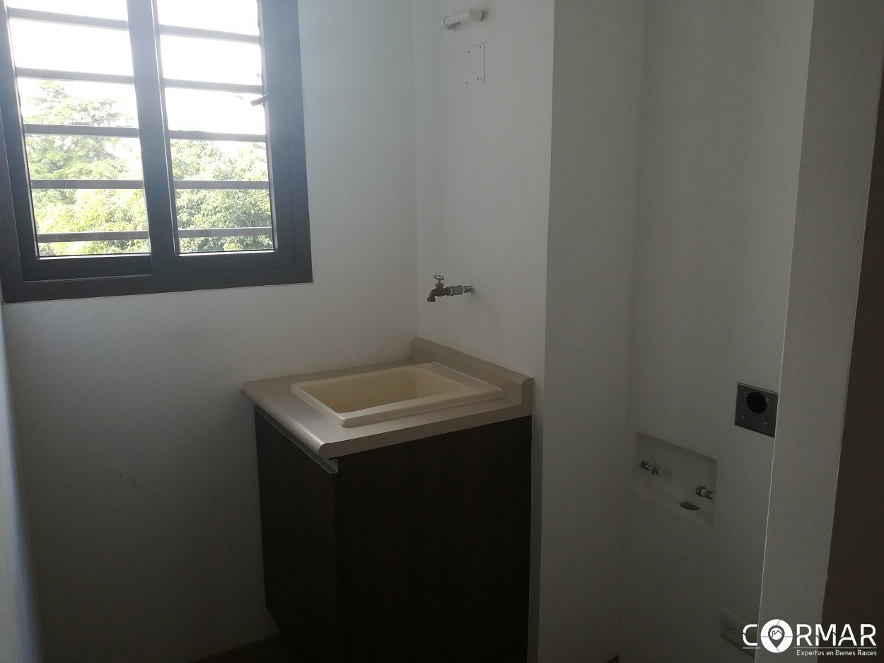 Apartamento en alquiler, zona 14 GARCES DE LA VILLA - Image 5