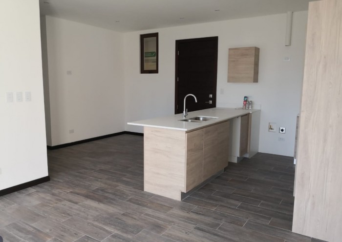 VENDO APARTAMENTO PENTHOUSE EN LIRIOS DE CAYALA ZONA 1