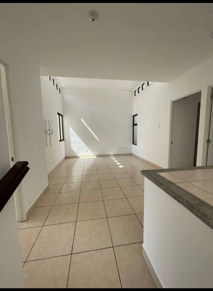 Venta de casa en Vistas del Naranjo, zona 4 de Mixco. - Miniatura 4