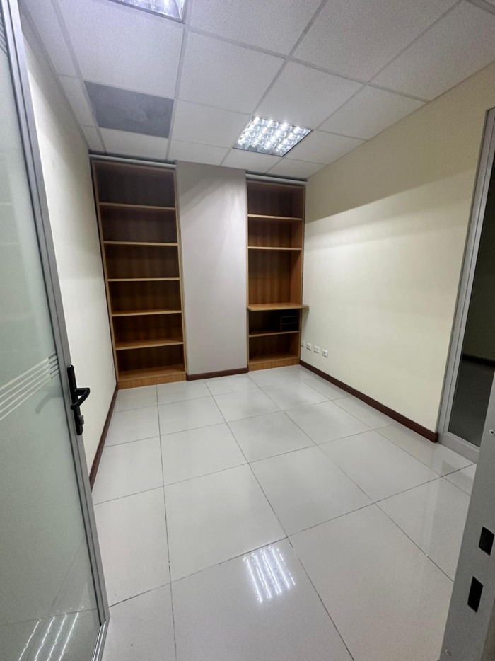OFICINA EN ALQUILER EN REFORMA ZONA 10