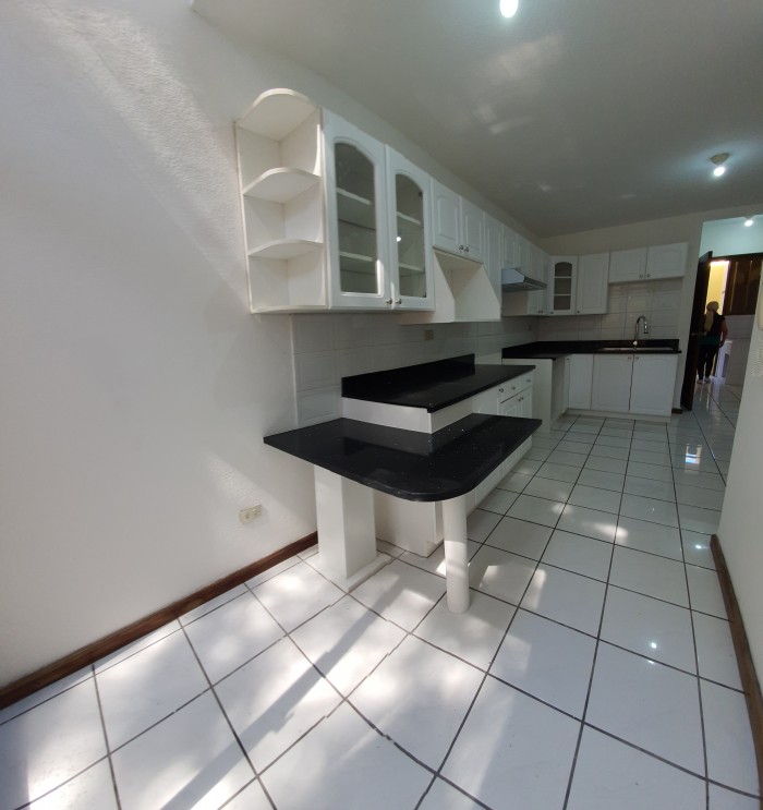 Casa en Renta Zona 10 Guatemala - Miniatura 19