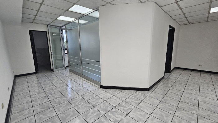 Oficina en #RENTA en zona 10 — foto 3