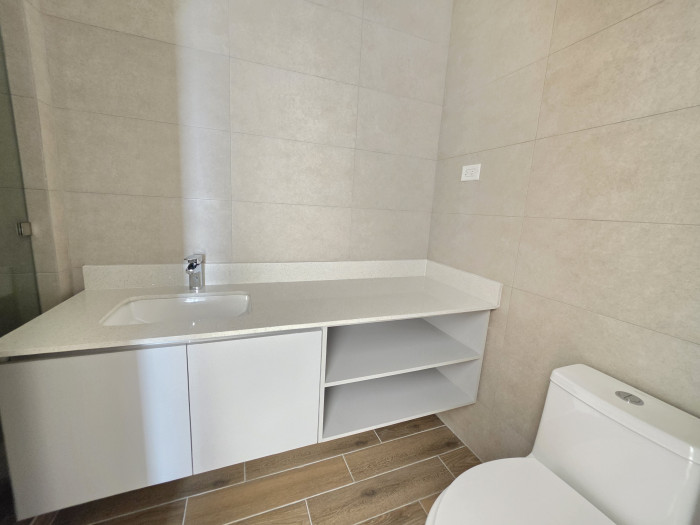 VENDO APARTAMENTO EN NIVEL ALTO EN PARQUE 14 VISTA SUR — foto 10